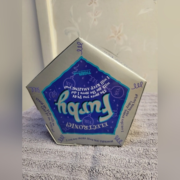 Original 1999 Millennium Blue Edition  - Furby w/ Blue Eyes - Never Opened! - Picture 6 of 7